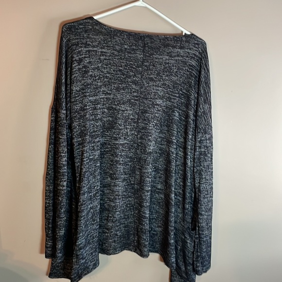 Black and grey sweater/cardigan with pockets. - Picture 2 of 3
